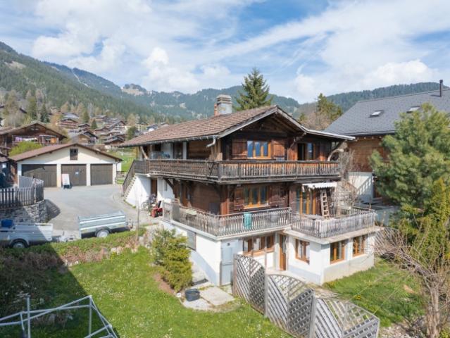 Rendite Chalet – 3 unabhängige Wohnungen teilweise renovierungsbedürftig Panoramablick & grosses Mietpotenzial