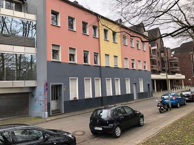 Renditeobjekt mit viel Potenzial 7 Wohnungen, 11 Garagen und eine große Gewerbeeinheit !