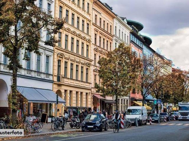 Renditeobjekt: Zinshaus mit Geschäftslokalen und Wohnungen
