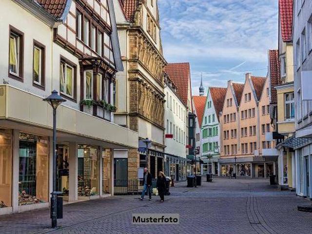 Renditeobjekt: Zinshaus mit Geschäftslokalen und Wohnungen