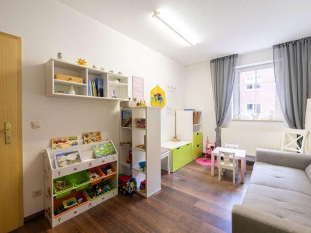 Renditestarke Einheit mit Stellplatz und großem Keller!