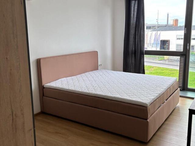 Renditestarke Wohnung mit fünf möblierten Einheiten in zentraler Lage