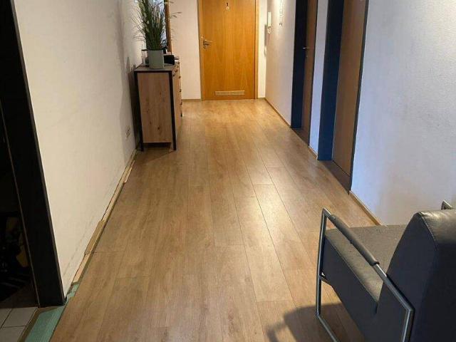 Renditestarke Wohnung mit fünf möblierten Einheiten in zentraler Lage