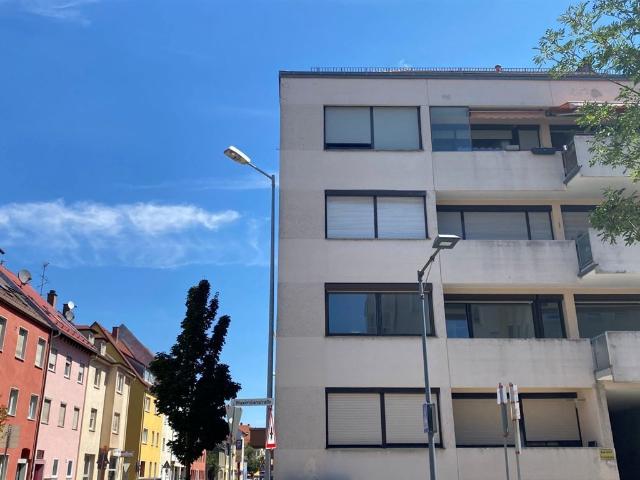 RENDITESTARKE 4 ZIMMER EG WOHNUNG MIT STELLPLATZ IN TOP ZENTRALER LAGE