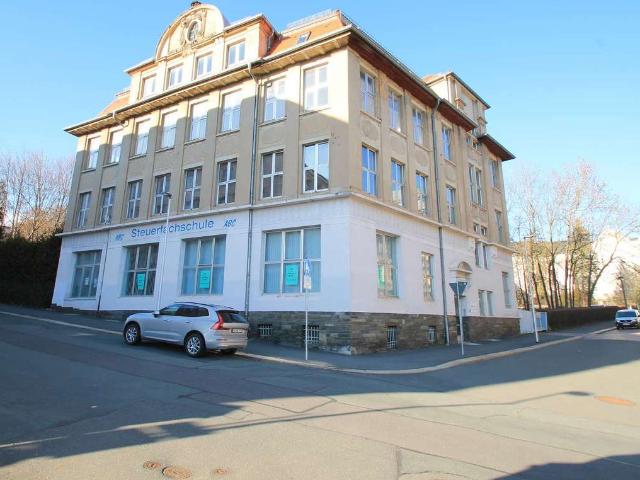 Renditestarkes Investment: Schulungszentrum + Bürohaus & großes Grundstück