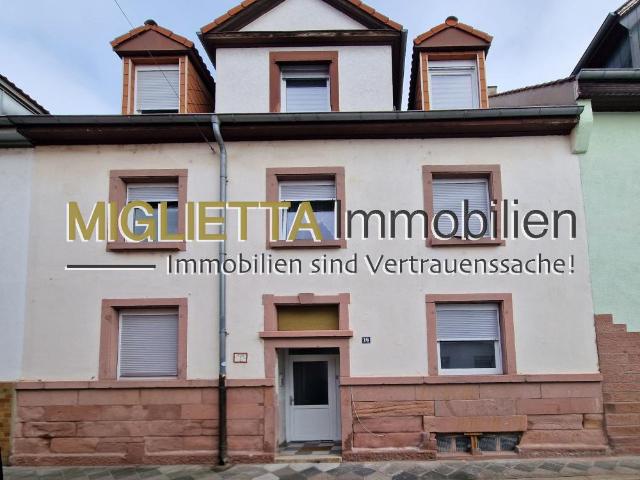 Renditestarkes Mehrfamilienhaus in gepflegtem Zustand in Mannheim Neckarau