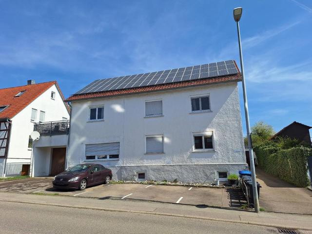 Renditestarkes MFH mit 7 Wohnungen, Garagen, Stellpl. & Bauplatz