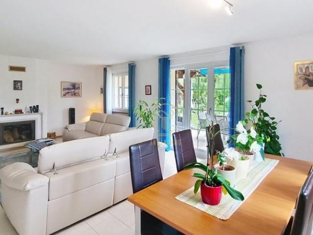 Renens 5.5 Zimmer Doppelhaushälfte mit grossem Garten. Nicht in einer STWEG eingeschrieben