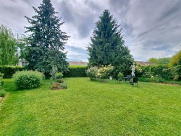 RENENS – Doppelhaushälft, die nicht einer PPE von 5,5 Pence unterliegt, mit großem Garten