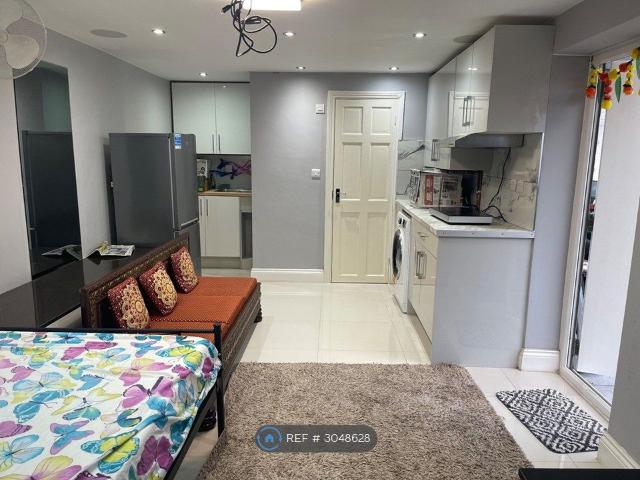 Renfrew Road, Hounslow TW4, Studio to rent, £1,200 pcm | PrimeLocation