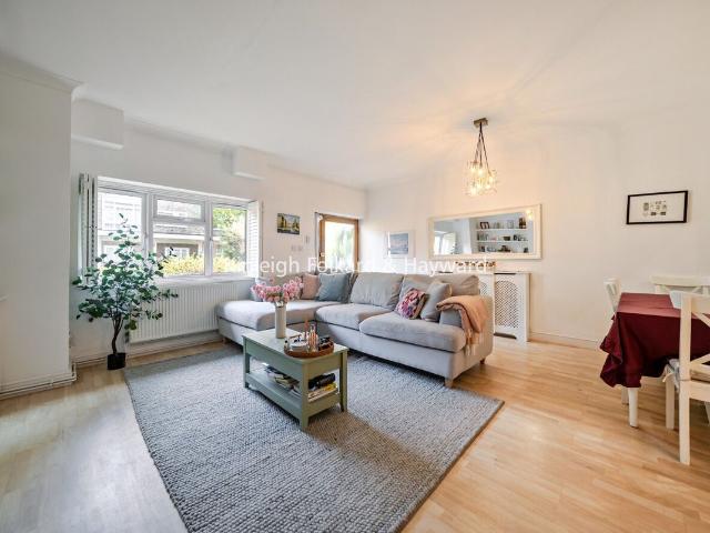 Renfrew Road, London SE11, 3 bed flat to rent, £3,200 pcm | PrimeLocation