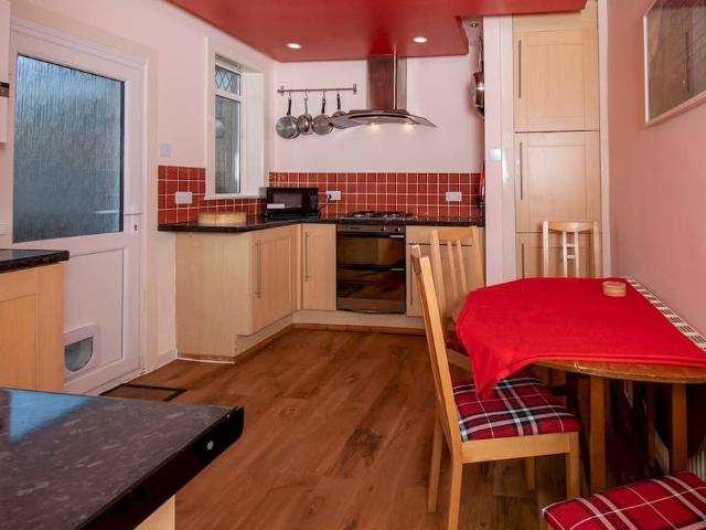 Renfrewshire, PA4 0TG, United Kingdom | 2 bed apartment for rent #104213798 | Rentberry