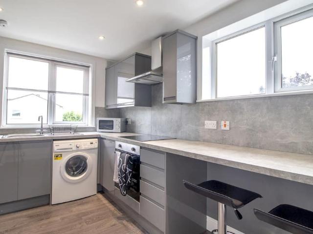 Renfrewshire, PA4 8RS, United Kingdom | 2 bed apartment for rent #128455311 | Rentberry