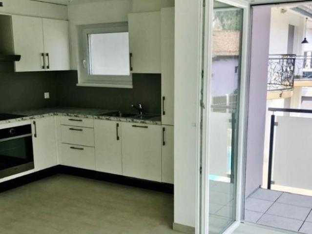 Rennaz herrliche 2.5 Zimmer Wohnung im ersten Stock mit Balkon neben dem Krankenhaus