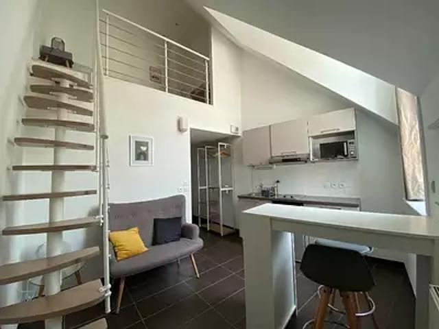 Rennes 35000 Location appartement 1 pièce t1 au dernier étage