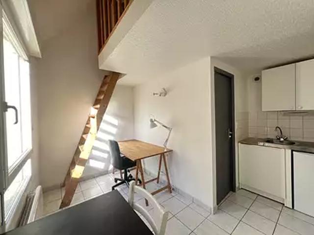 Rennes 35000 Location appartement 1 pièce t1 au dernier étage