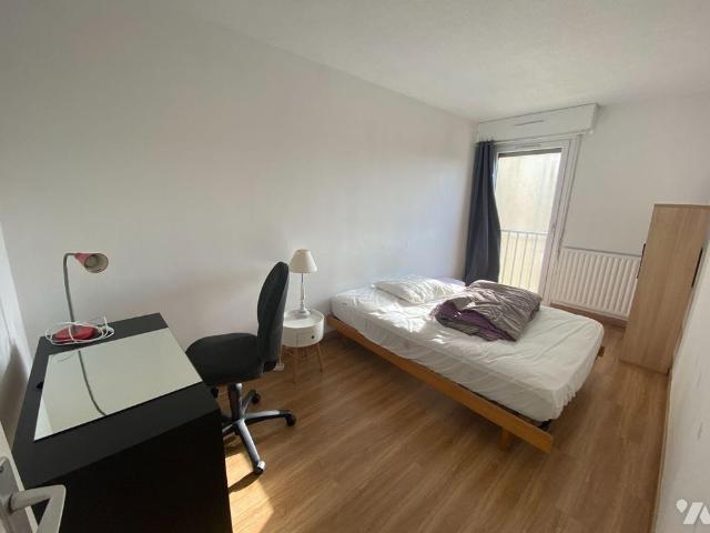 RENNES, allée de Lanester, type 4 meublé de 88 m², au 5ème étage dune résidence calme, comprena.