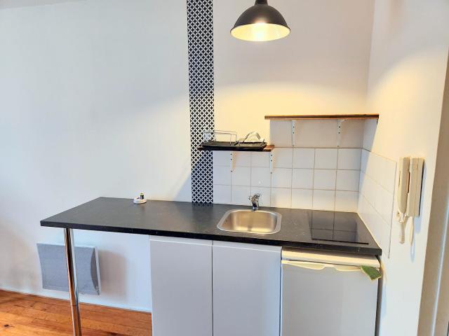 RENNES EXCLUSIVITE HYPER CENTRE STUDIO DE 16.83M2 2EME ETAGE BALCONNET