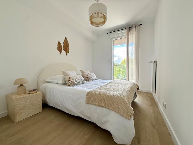 RENNES Jeanne d'Arc appartement 3 pièces de 58.80m2 Ouest avec terrasse de 15.40m2 1er étage cellier stationnement
