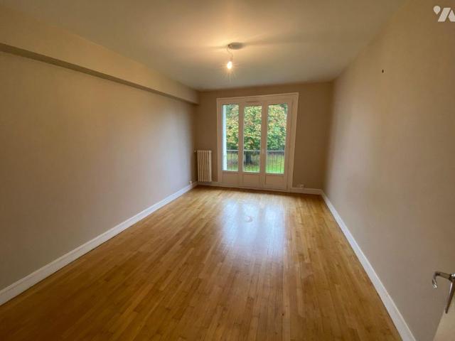 RENNES, rue de Saint Malo, un appartement de type 3 situé au 1er étage, 60m², comprenant: entré.