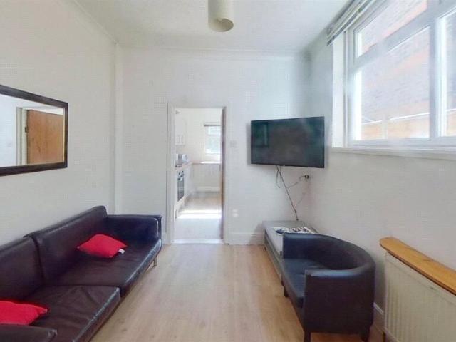Renny Road, Hampshire PO1 3 bed house to rent £1,800 pcm £415 pw