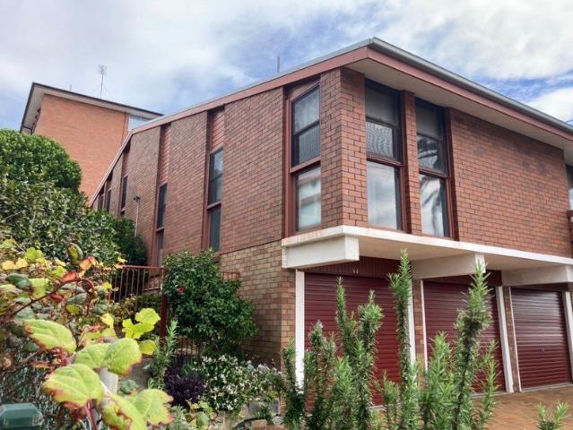 Reno'd 2BR Apartment with Parking: A+ Location