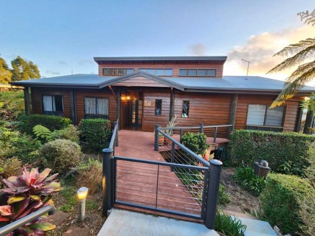 Renowned Jon Nott Pole Home on Exclusive Tinaroo Lakefront!
