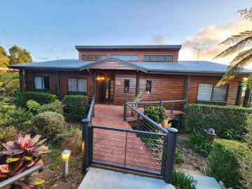Renowned Jon Nott Pole Home on Exclusive Tinaroo Lakefront!