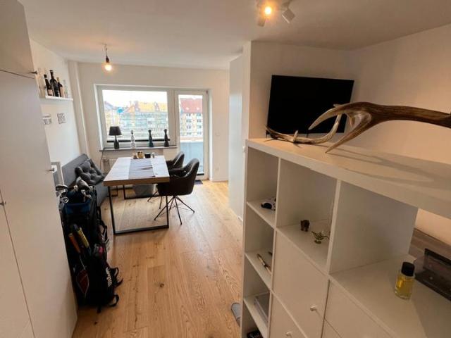 Renov möbl. 1 Zi. Whg. – Balkon, Lift, TG – 7 Min. Harras US