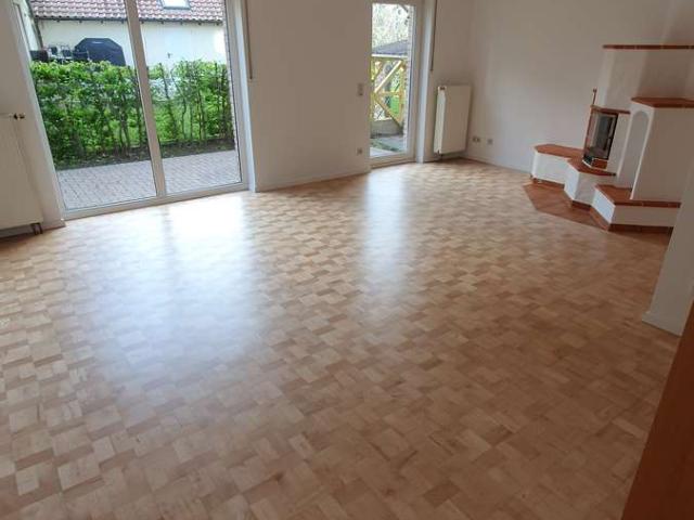Renov. Reihenendhaus mit Terrasse, Keller und Garage zu vermieten