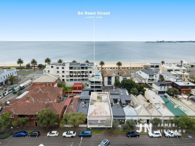 Renovate. Transform. Invest. 288m² Approx