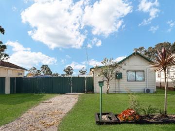 Development Potential! 923sqm of land!