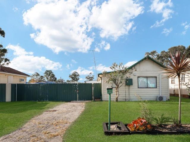 Development Potential! 923sqm of land!