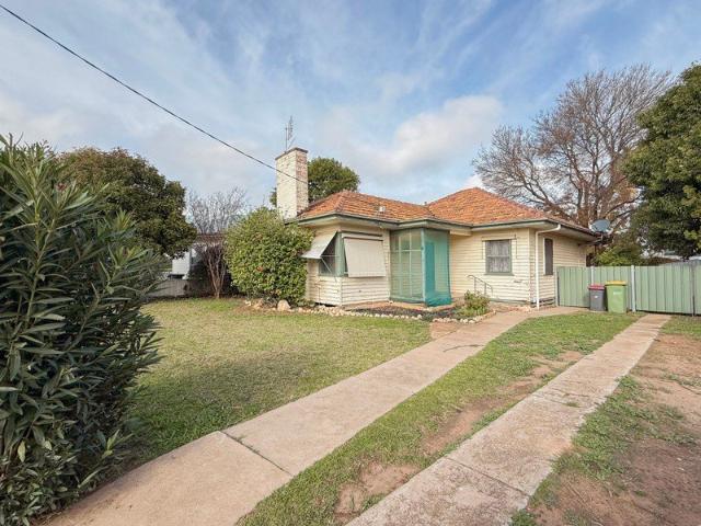 Renovate or Rebuild Opportunity on 650m²