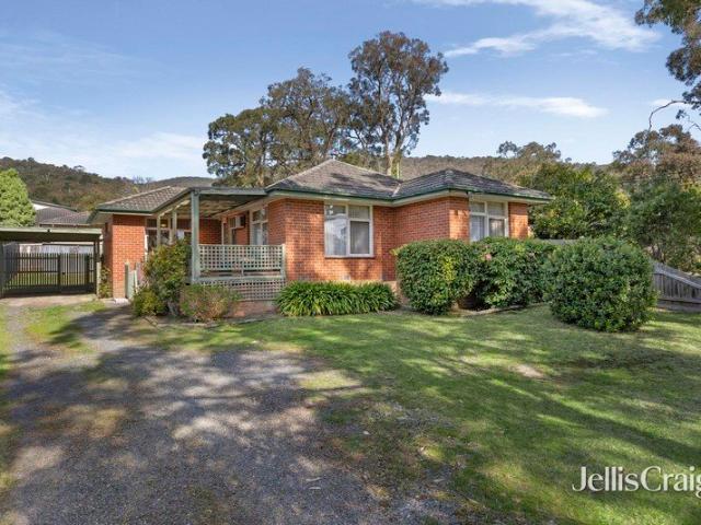 Renovate or rebuild your ideal home at the foot of the Dandenongs