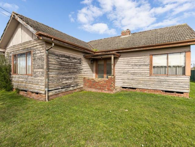 Renovate or Redevelop in Top Locale of Wendouree