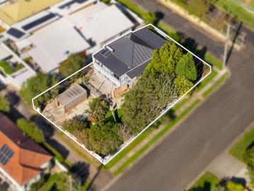 Renovate, Rebuild or Develop on Large Block with Three Street Frontages