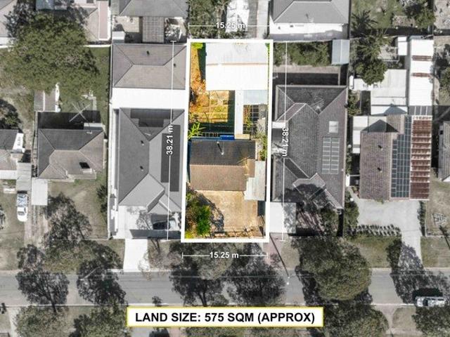 RENOVATE, REBUILD OR EXPLORE DUPLEX POTENTIAL STCA