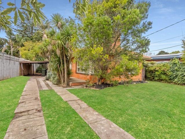 Renovate, Rebuild or Redevelop in a Blue Chip Frankston South Position