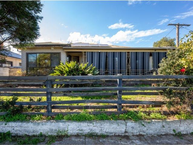 Renovate, Rebuild or Start Fresh in a Great Wodonga Location