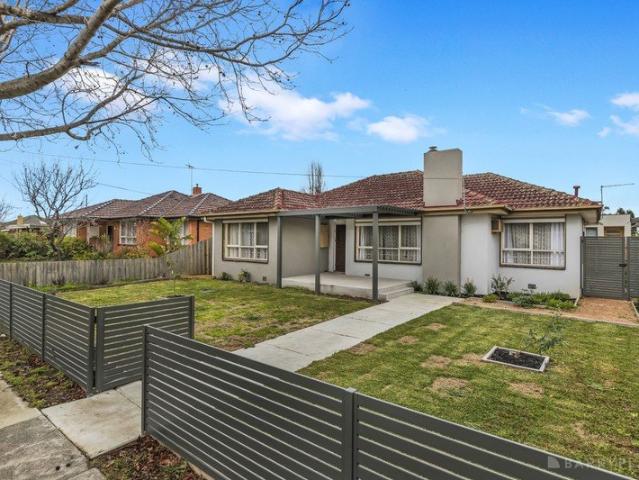 RENOVATE, REFRESH & ENJOY A PREMIUM NOBLE PARK POSITION