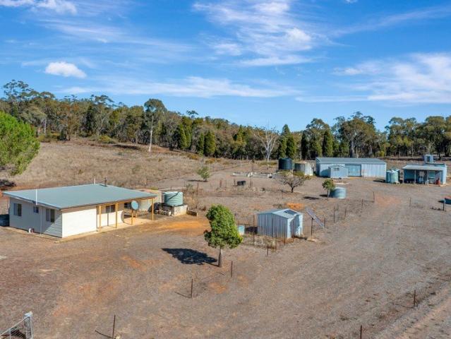 RENOVATE, REIMAGINE & CREATE YOUR DREAM ACREAGE