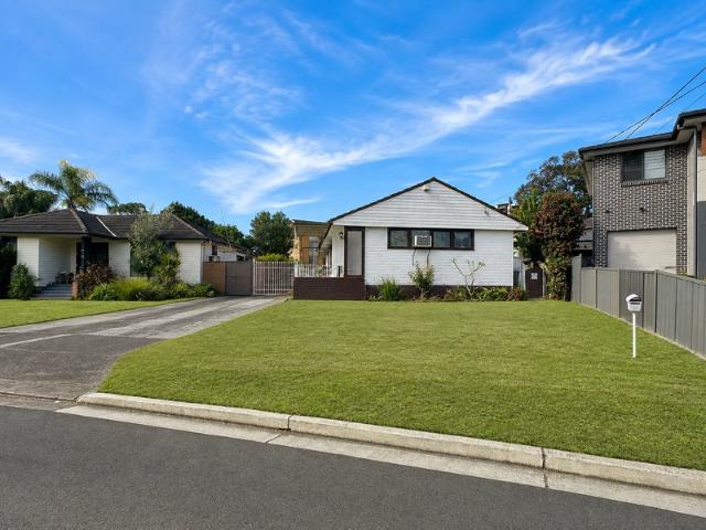 RENOVATE, REIMAGINE OR REDEVELOP ON 688SQM STCA Price to Sell!