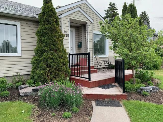 Renovated 3 Bed, 2 Bath Bungalow in Upper Mount Royal | Steps to Marda Loop — 3 Bedrooms House