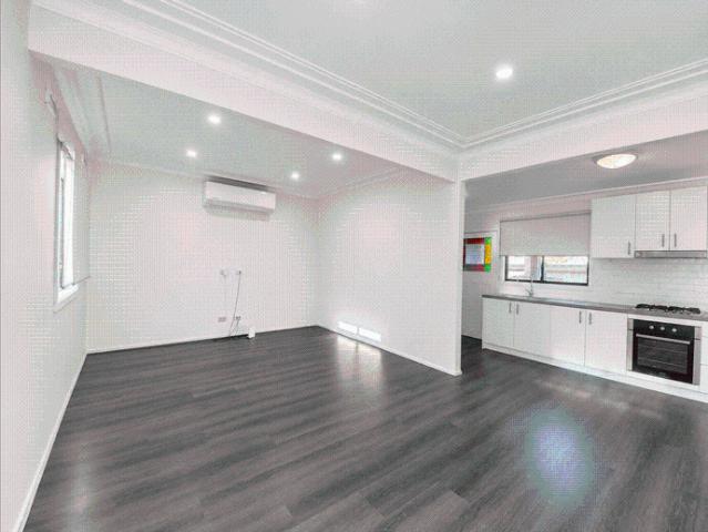 Renovated 3 Bed Home Minutes to Station & Shops