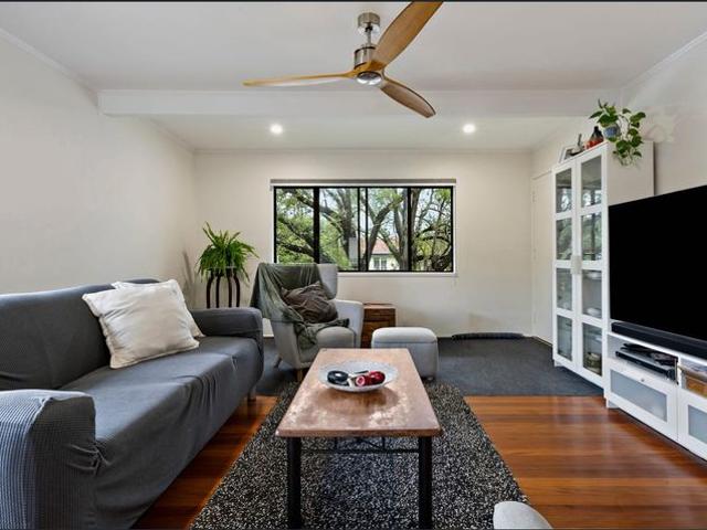 Renovated 3 Bed Strathpine Home – Walk to Schools, Shops & Train