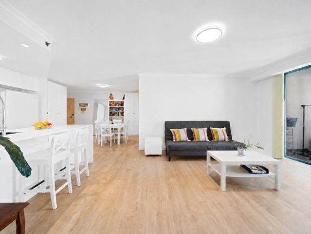 Renovated 3 bedroom apartment total size 150 sqm CBD location!