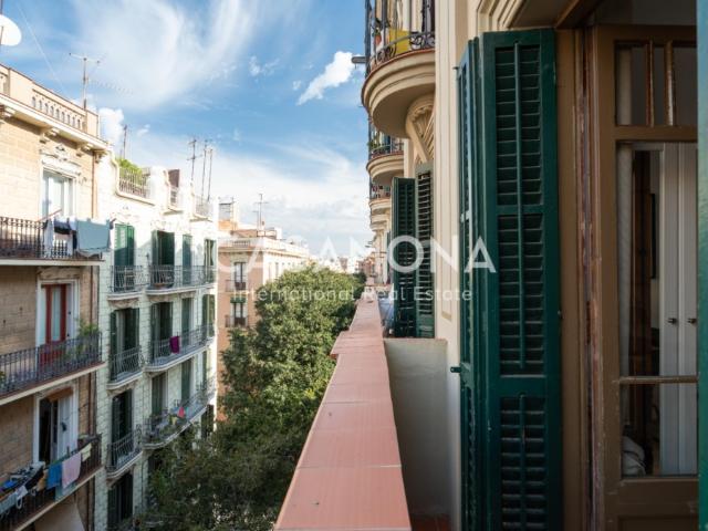 Renovated 3 Bedroom Apartment in Poble Sec