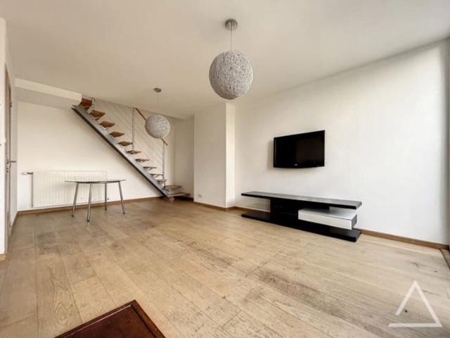 Renovated 3 bedroom duplex + terrace and office