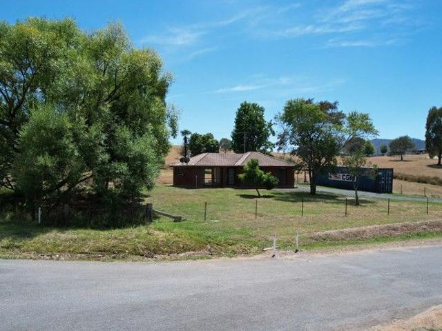 Renovated 3 Bedroom Family Home 5 Minutes from Town!